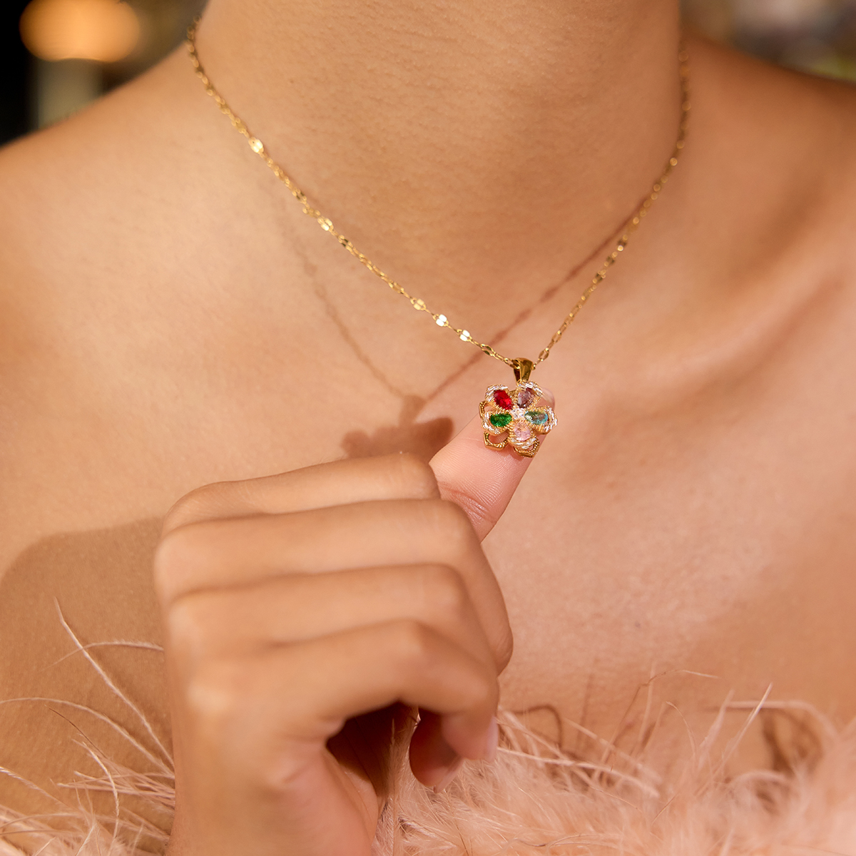 ELENYS Floraya Spinner Multicolor – pozlacený náhrdelník s barevným otočným květem